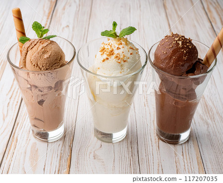 Coffee ice cream, vanilla ice cream and chocolate ice cream 117207035