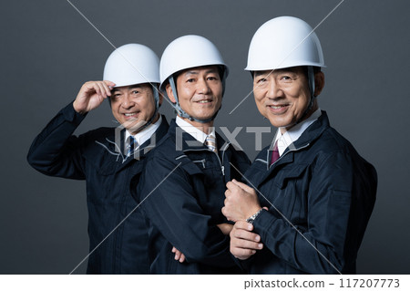 Middle-aged senior worker man 117207773