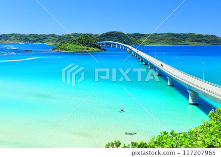[Yamaguchi Prefecture] Tsunoshima Bridge (Amagase Road) on a clear day 117207965
