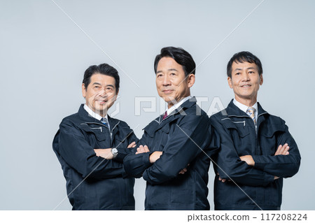 Middle-aged senior engineer Middle-aged senior engineer 117208224