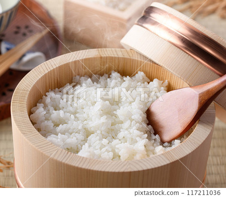 Just by storing your rice in an Edo rice container (wooden rice container), you can enjoy delicious, shiny, fluffy, freshly cooked rice. Just by storing your rice in an Edo rice container (wooden rice container), you can enjoy delicious, shiny, fluffy, freshly cooked rice. 117211036