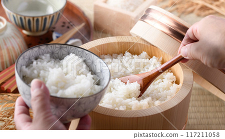 Just by storing your rice in an Edo rice container (wooden rice container), you can enjoy delicious, shiny, fluffy, freshly cooked rice. Just by storing your rice in an Edo rice container (wooden rice container), you can enjoy delicious, shiny, fluffy, freshly cooked rice. 117211058
