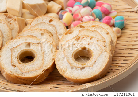 Close-up of wheel-shaped gluten 117211061