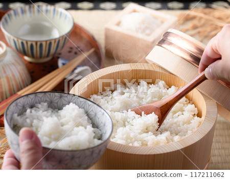 Just by storing your rice in an Edo rice container (wooden rice container), you can enjoy delicious, shiny, fluffy, freshly cooked rice. 117211062