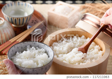 Just by storing your rice in an Edo rice container (wooden rice container), you can enjoy delicious, shiny, fluffy, freshly cooked rice. 117211063