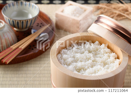 Just by storing your rice in an Edo rice container (wooden rice container), you can enjoy delicious, shiny, fluffy, freshly cooked rice. 117211064