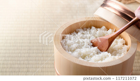 Just by storing your rice in an Edo rice container (wooden rice container), you can enjoy delicious, shiny, fluffy, freshly cooked rice. Just by storing your rice in an Edo rice container (wooden rice container), you can enjoy delicious, shiny, fluffy, freshly cooked rice. 117211072