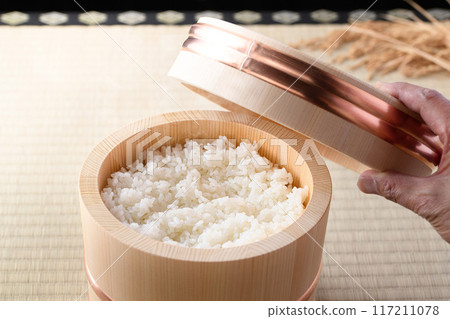 Just by storing your rice in an Edo rice container (wooden rice container), you can enjoy delicious, shiny, fluffy, freshly cooked rice. Just by storing your rice in an Edo rice container (wooden rice container), you can enjoy delicious, shiny, fluffy, freshly cooked rice. 117211078