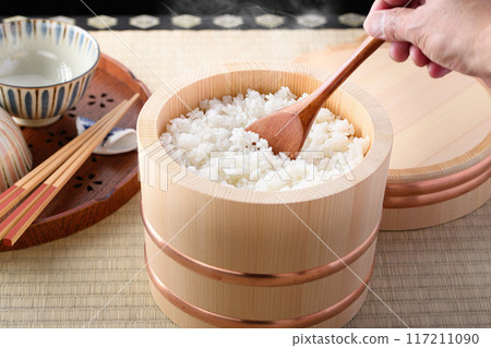 Just by storing your rice in an Edo rice container (wooden rice container), you can enjoy delicious, shiny, fluffy, freshly cooked rice. 117211090