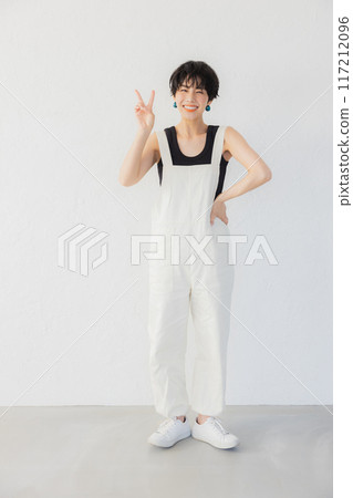 短髮女子做DIY 117212096