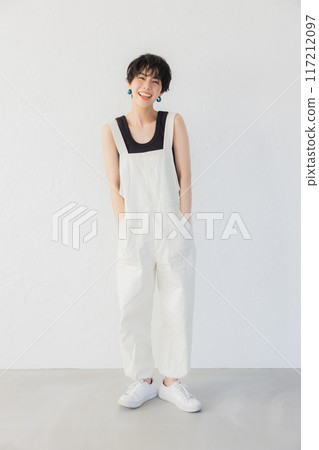 短髮女子做DIY 117212097