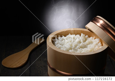 Freshly cooked hot steaming rice in a rice cooker (black background) 117216172