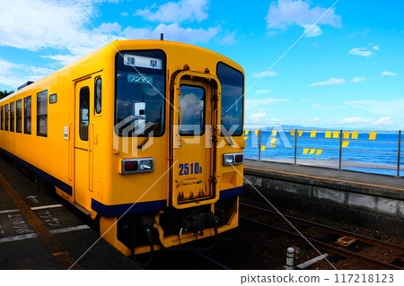 Shimabara Railway Daisanto Station Yellow train and yellow handkerchief 117218123