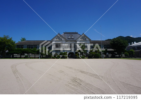 Old Tokaikyo Elementary School Building (Kyushoenjyoujoujoujoujou) School building: Maniwa City, Okayama Prefecture (former Maniwa-gun Kyoto 117219395