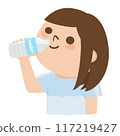 一名年輕女子用嘴附在塑膠瓶上喝礦泉水的插圖。 117219427
