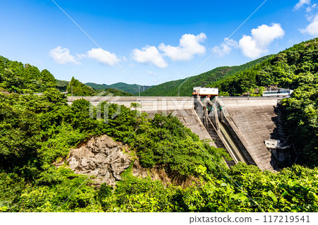 Kannoura Dam with fresh greenery [Nagasaki City] 117219541