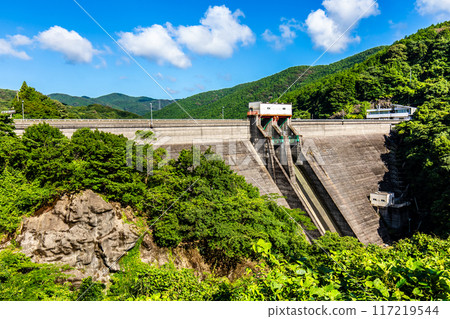 鮮綠色的神浦水壩【長崎市】 117219544