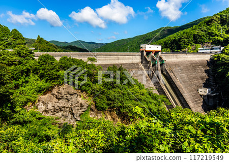 Kannoura Dam with fresh greenery [Nagasaki City] 117219549