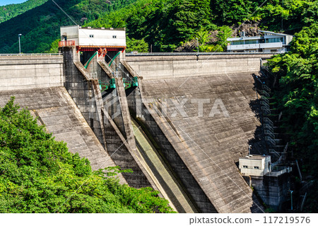 Kannoura Dam with fresh greenery [Nagasaki City] 117219576