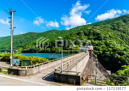 Kannoura Dam with fresh greenery [Nagasaki City] 117219577