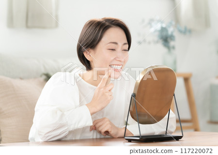 中年婦女牙科 117220072
