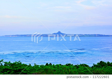 從正面看到的伊江島風景照片 117222601