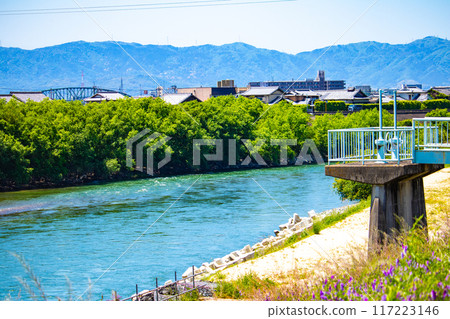 [Kyoto scenery] The gentle flow of the Uji River (from Kangetsu Bridge to Uji Bridge) 117223146