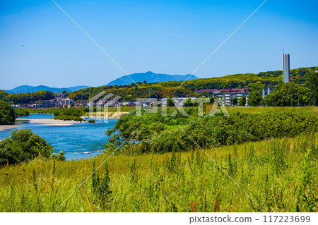 [Kyoto scenery] The gentle flow of the Uji River (from Kangetsu Bridge to Uji Bridge) 117223699