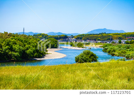 [Kyoto scenery] The gentle flow of the Uji River (from Kangetsu Bridge to Uji Bridge) 117223701