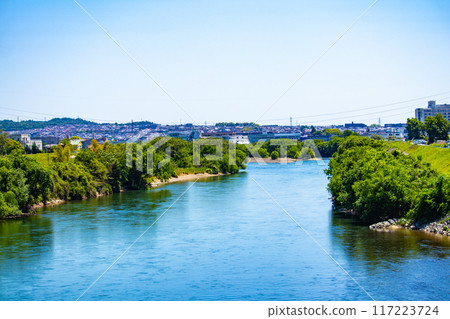 [Kyoto scenery] The gentle flow of the Uji River (from Kangetsu Bridge to Uji Bridge) 117223724