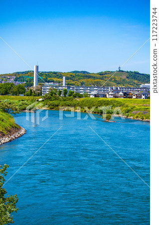 [Kyoto scenery] The gentle flow of the Uji River (from Kangetsu Bridge to Uji Bridge) 117223744