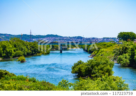 [Kyoto scenery] The gentle flow of the Uji River (from Kangetsu Bridge to Uji Bridge) 117223759