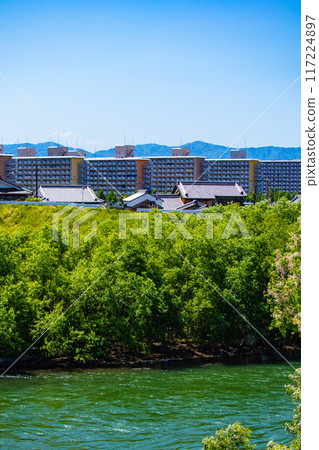 [Kyoto scenery] The gentle flow of the Uji River (from Kangetsu Bridge to Uji Bridge) 117224897