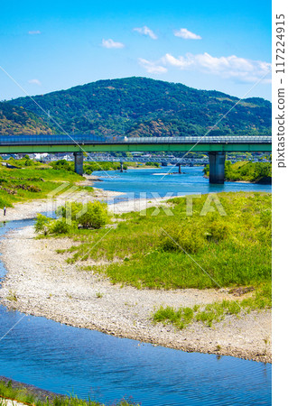 [Kyoto scenery] The gentle flow of the Uji River (from Kangetsu Bridge to Uji Bridge) 117224915