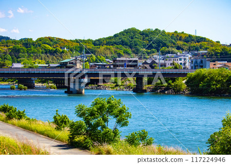 [Kyoto scenery] The gentle flow of the Uji River (from Kangetsu Bridge to Uji Bridge) 117224946