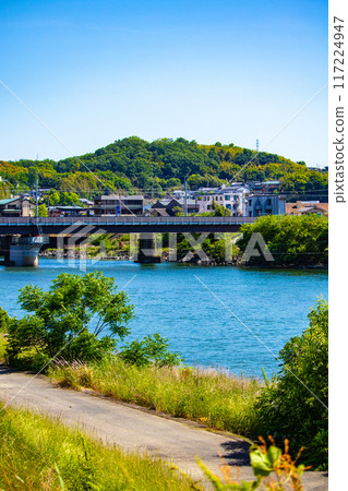 [Kyoto scenery] The gentle flow of the Uji River (from Kangetsu Bridge to Uji Bridge) 117224947