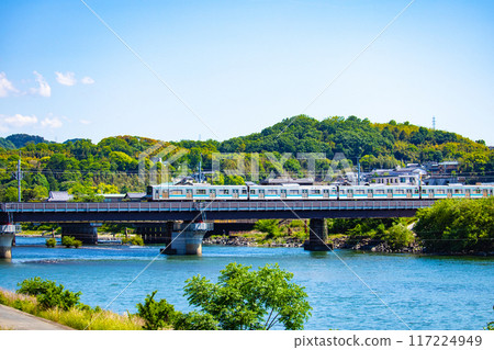 [Kyoto scenery] The gentle flow of the Uji River (from Kangetsu Bridge to Uji Bridge) 117224949