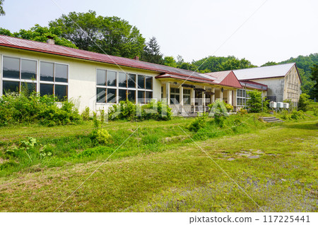 Toma Town Ryokugo Elementary School (closed) 117225441