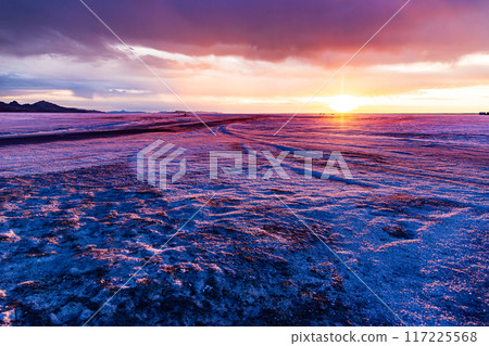 Bonneville Salt Flats sunrise 117225568