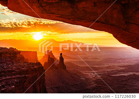 Sunrise from Mesa Arch 117226030