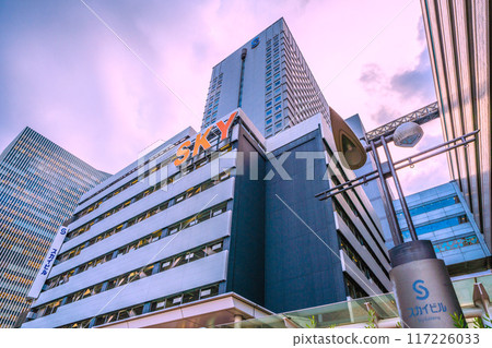 日本橫濱市景，橫濱站東口天空大樓景觀=8月7日 117226033