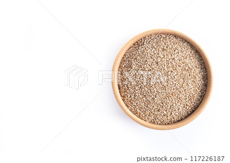 Rolled oats, healthy breakfast cereal oat flakes in bowl isolated on white background. 117226187