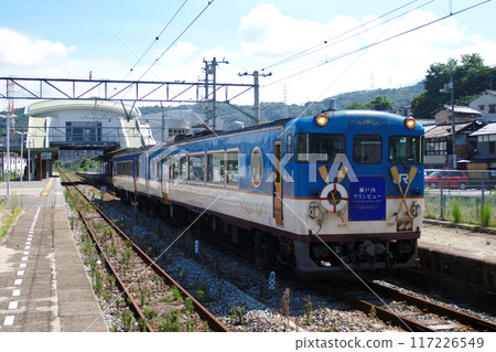Temporary train of Kure Line "Setouchi Marine View" 117226549