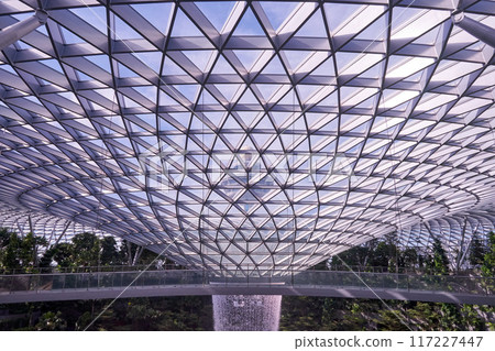 A giant man-made waterfall at the heart of Jewel Changi Airport 117227447