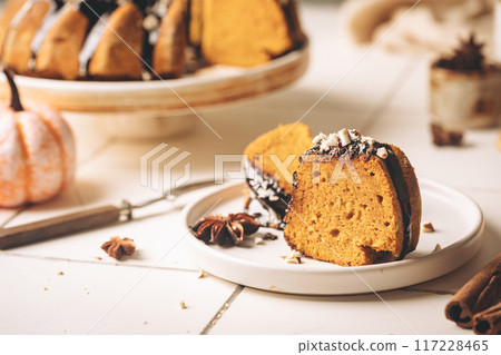 Pumpkin bundt cake 117228465