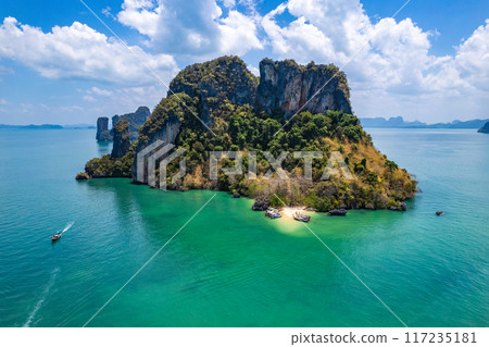 Aerial view of Koh Pakbia or Phak Bia island in Krabi, Thailand 117235181