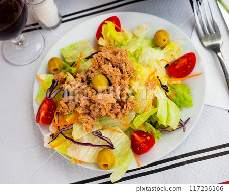 Vitamin salad of fresh vegetables, china cabbage, olives, carrot and tinned tuna fillet 117236106