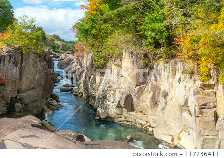 [岩手縣一石市] Masamune Date喜歡的奇異岩石的壯麗景色。 117236411
