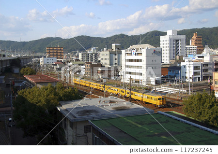 Sanyo Main Line 115 series departing Tokuyama Station (Iwakuni ⇔ Shimonoseki) Sanyo Main Line 115 series departing Tokuyama Station (Iwakuni ⇔ Shimonoseki) 117237245