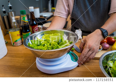 Chef at the kitchen preparing spicy glass noodle salad 117238551